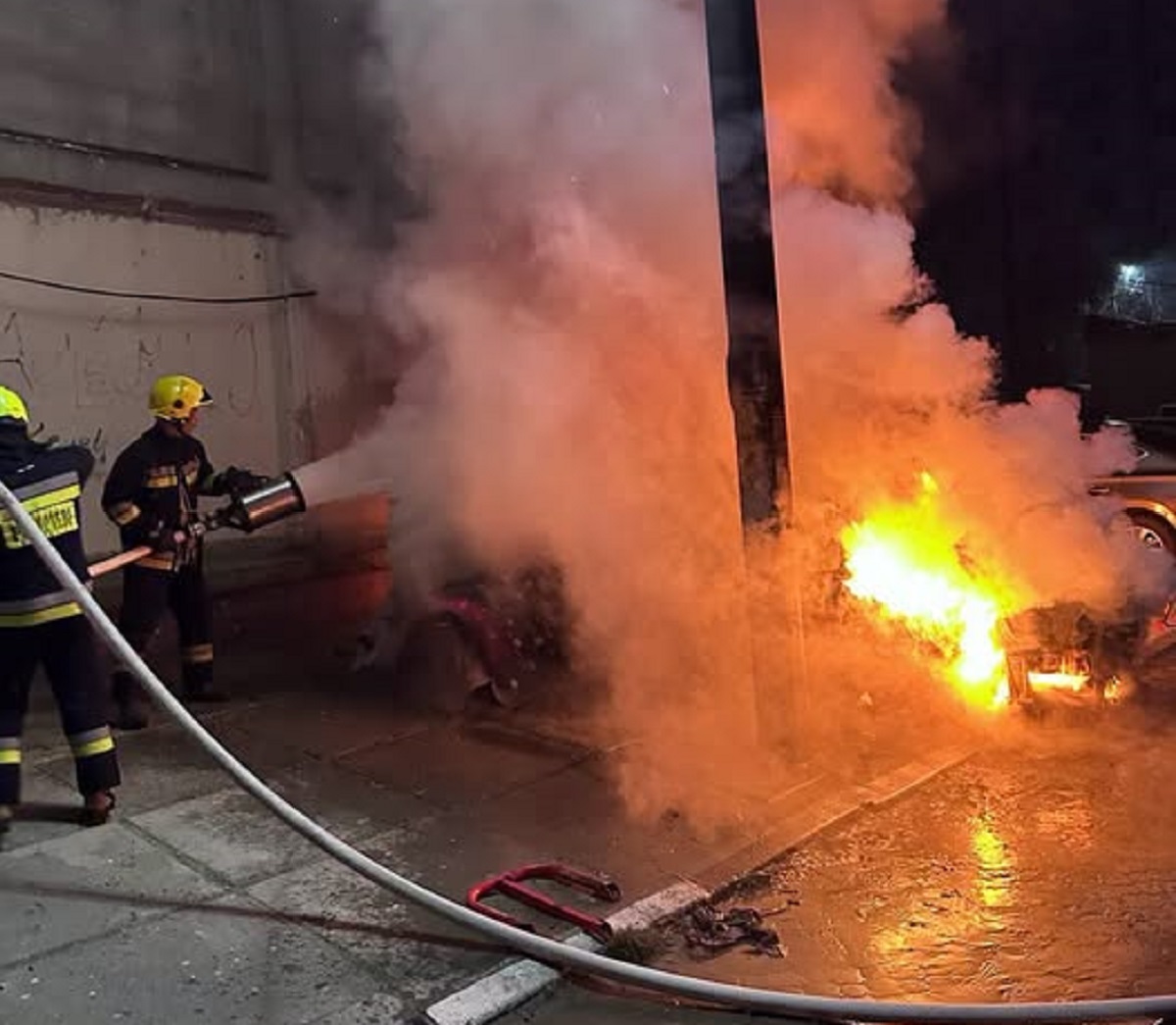 Două automobile au fost cuprinse de flăcări la Cahul