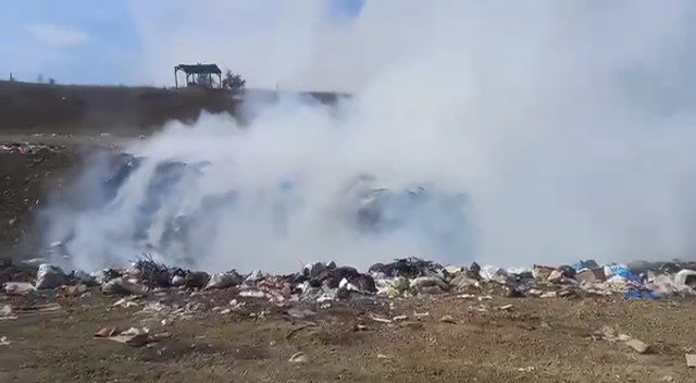 VIDEO | Satul Heciul Nou, cuprins de fum: Nu putem respira! Ce spun autoritățile locale