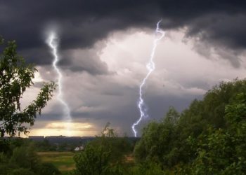 METEO // Se așteaptă ploi cu descărcări electrice în mai multe loacalități din nordul țării