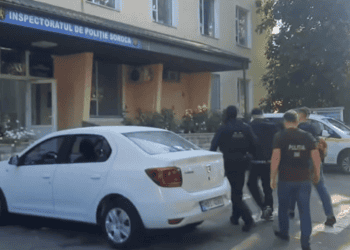 VIDEO // 23 de percheziții și trei rețineri într-un dosar de trafic de droguri în raionul Soroca. Un suspect ar fi vândut droguri dintr-un magazin cu produse din carne