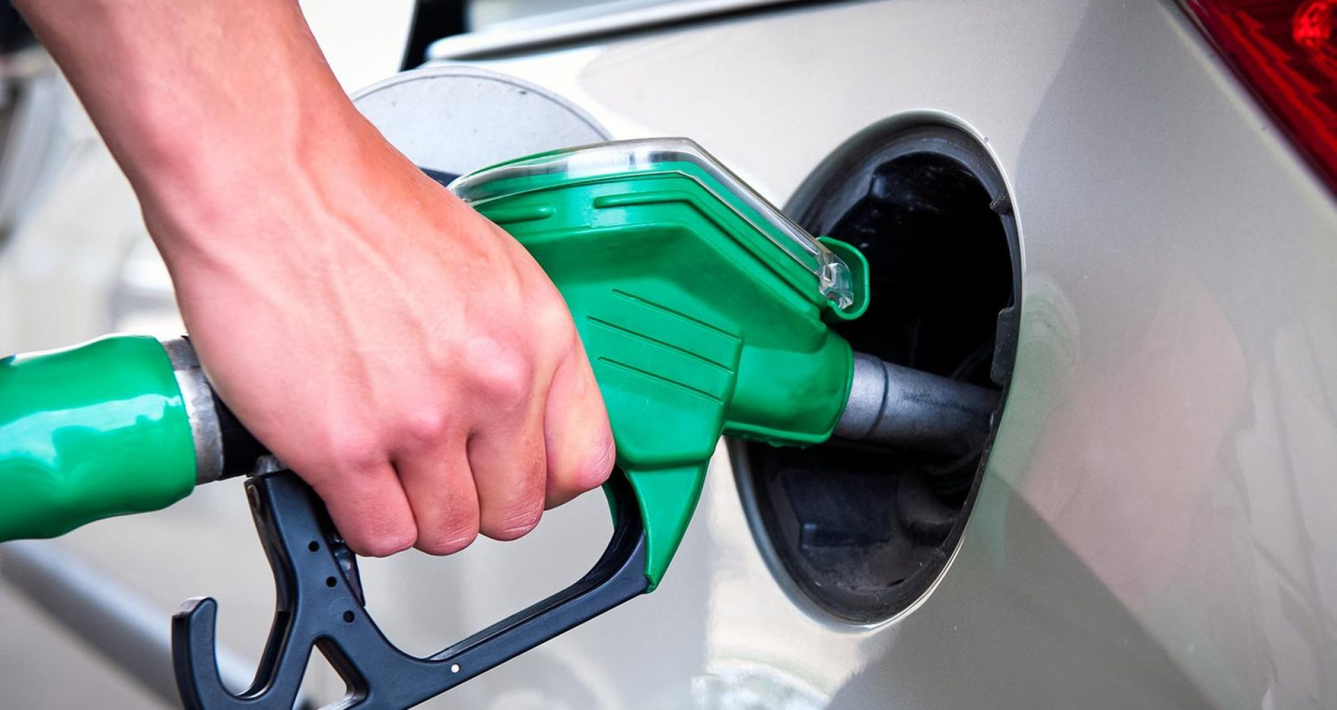 ANRE, noi prețuri la benzină și motorină. Cât vor costa carburanții în weekend