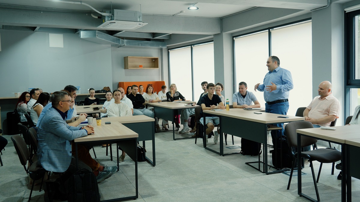 VIDEO // Zeci de elevi și profesori din R. Moldova, implicați într-un proiect de educație europeană