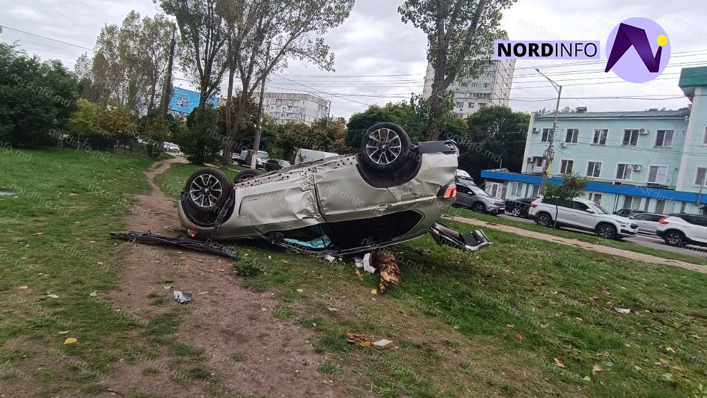 VIDEO // Cinci persoane au ajuns la spital în urma accidentului violent produs pe o stradă din Bălți