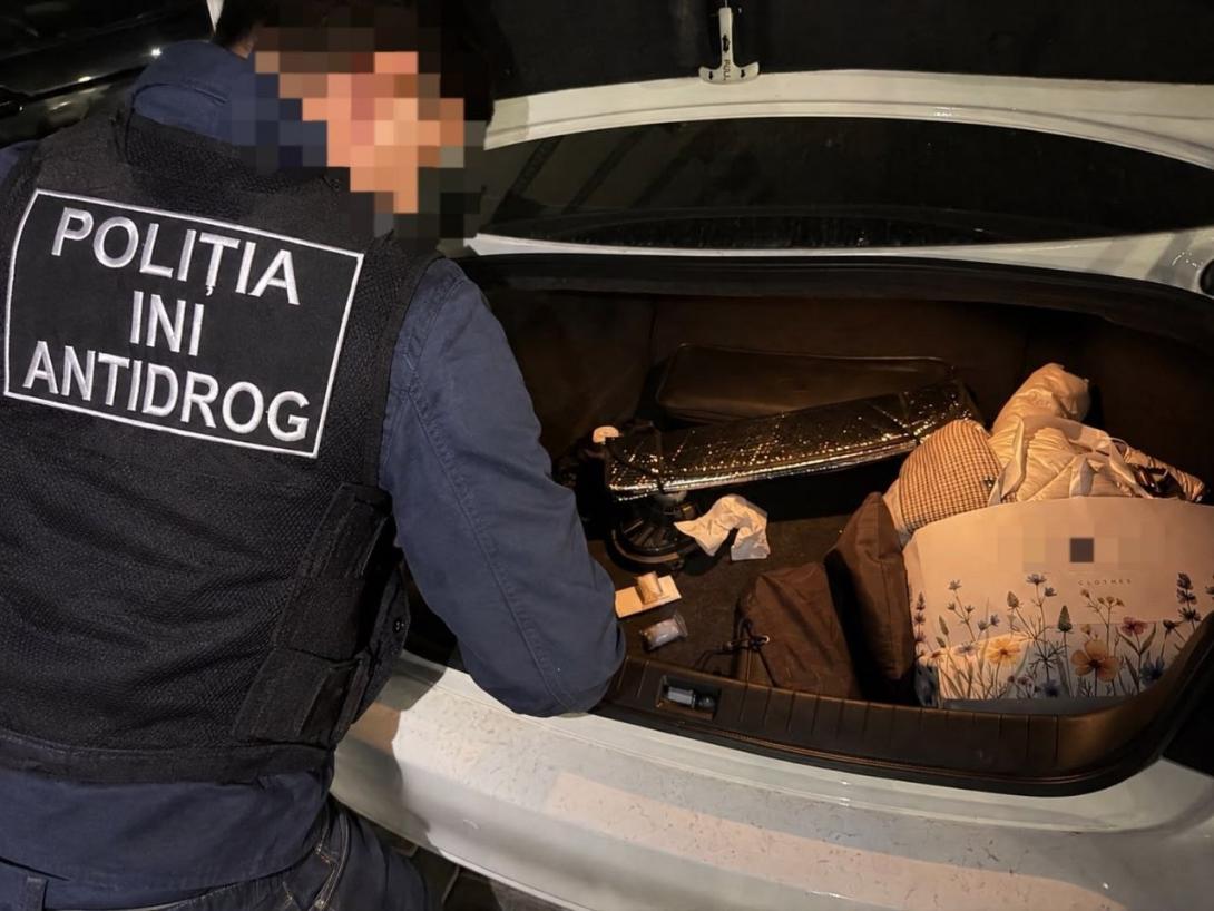VIDEO // Trei persoane, reținute pentru comercializarea cocainei în Chișinău