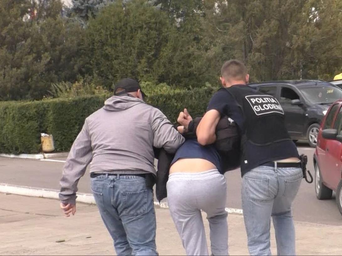 VIDEO // Șantaj la Glodeni! Un tânăr de 21 ani, forțat să dea 1000 de euro