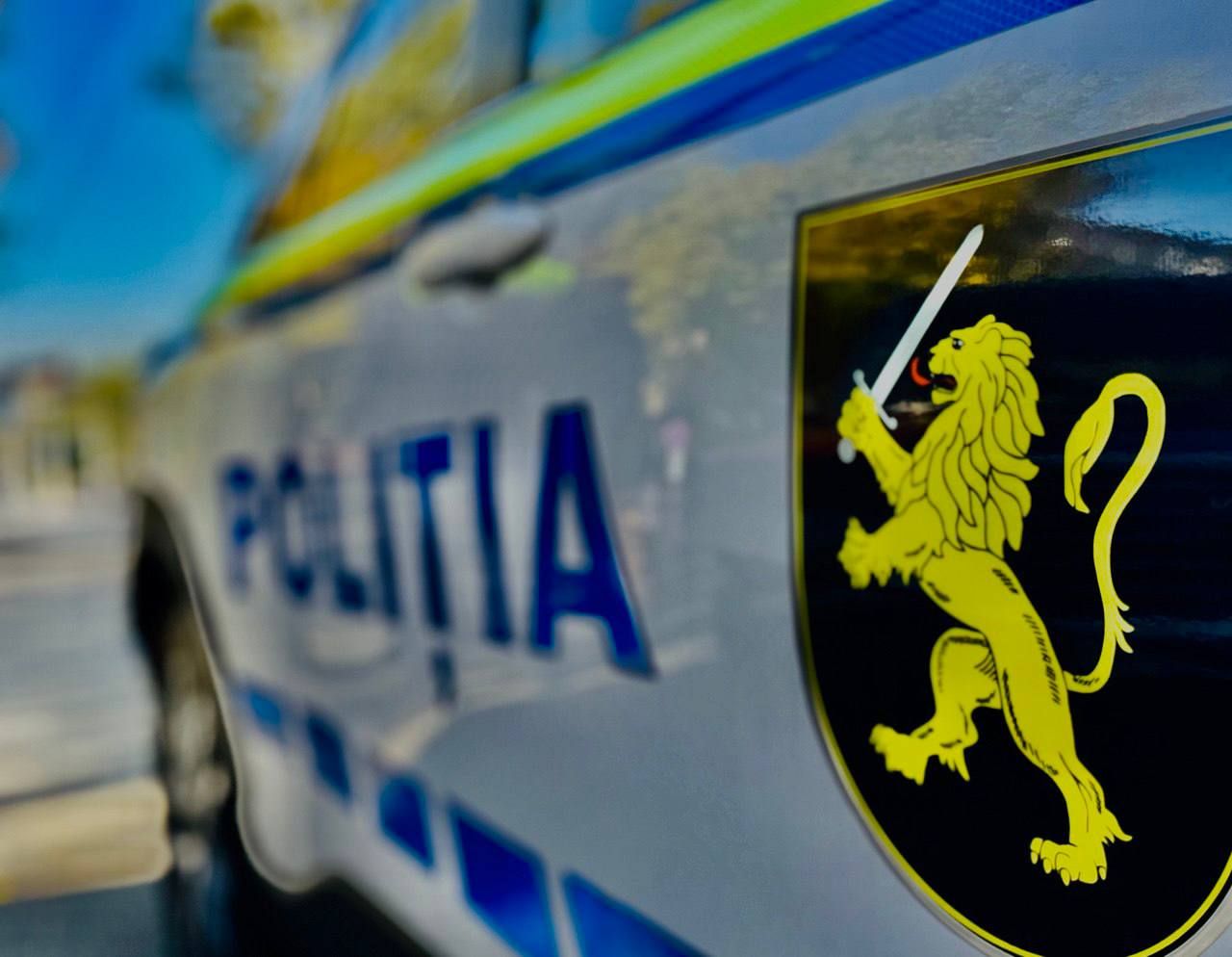 VIDEO // Conducea periculos pe străzile capitalei. Un bărbat a căzut cu motocicleta în timp ce încerca să fugă de polițiști