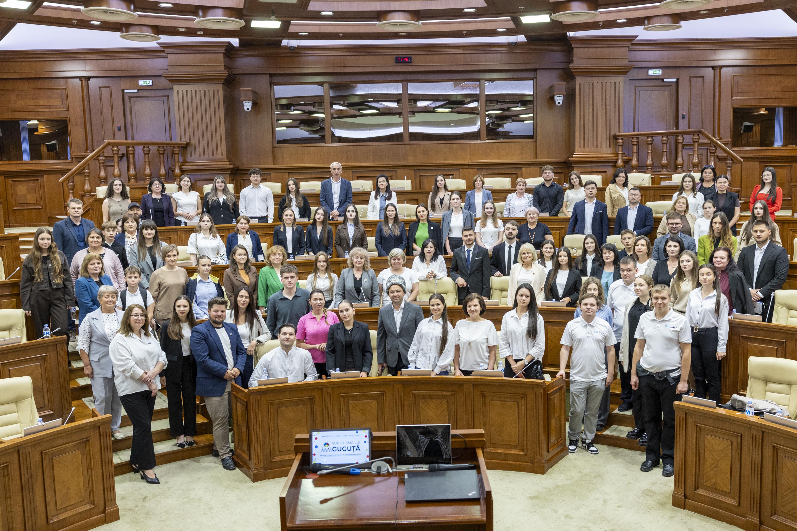 O nouă ediție a programului „Sub cușma lui Guguță” a fost lansată la Parlament