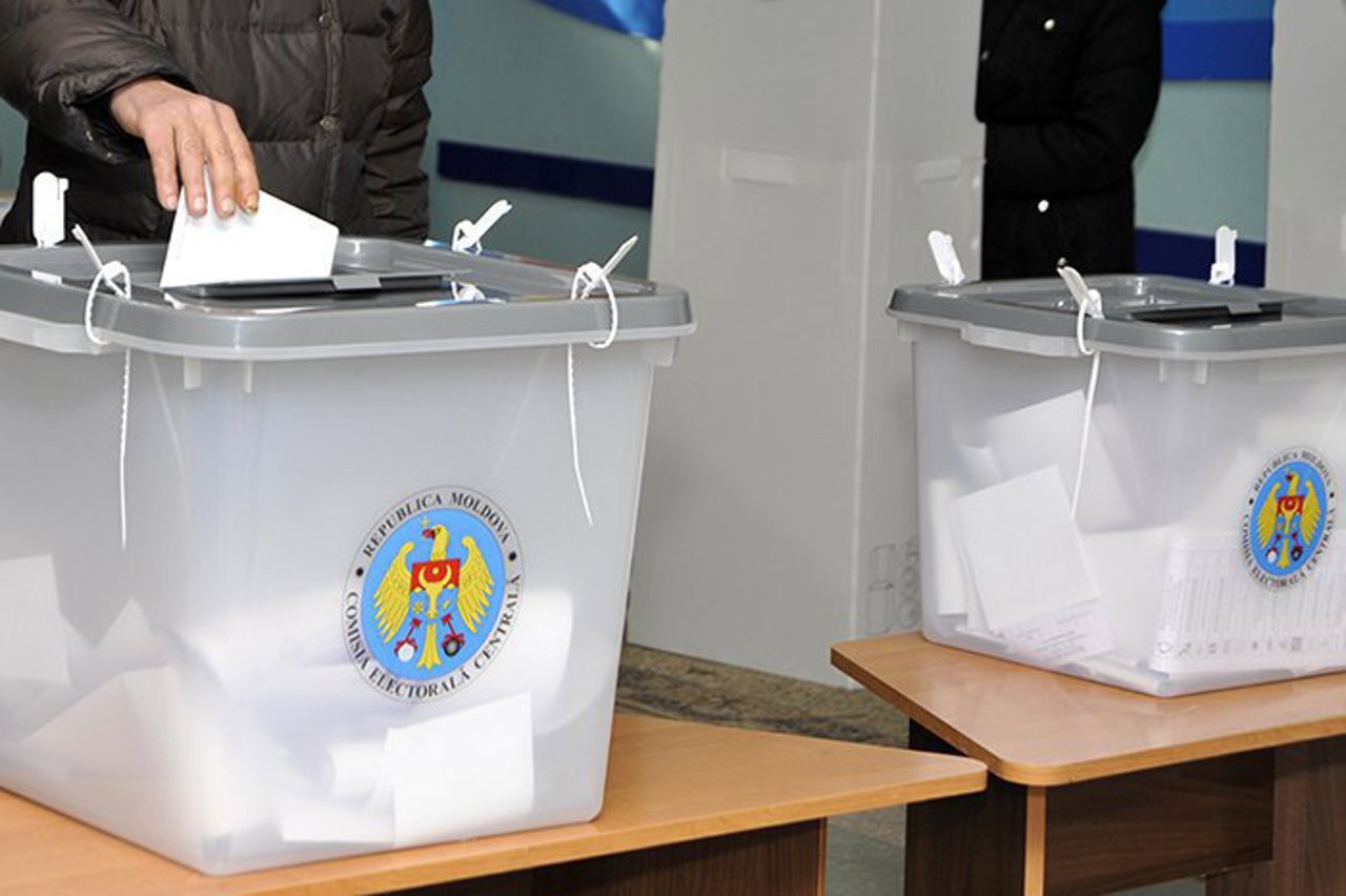 12 secții de votare pentru alegerile din 1 noiembrie