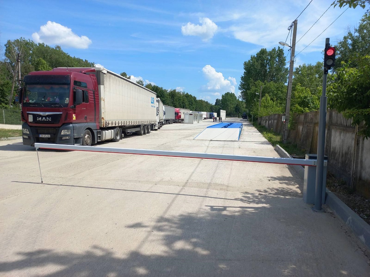 Timpul petrecut de șoferi la controalele de frontieră trebuie inclus în programul de muncă, precizează ANTA