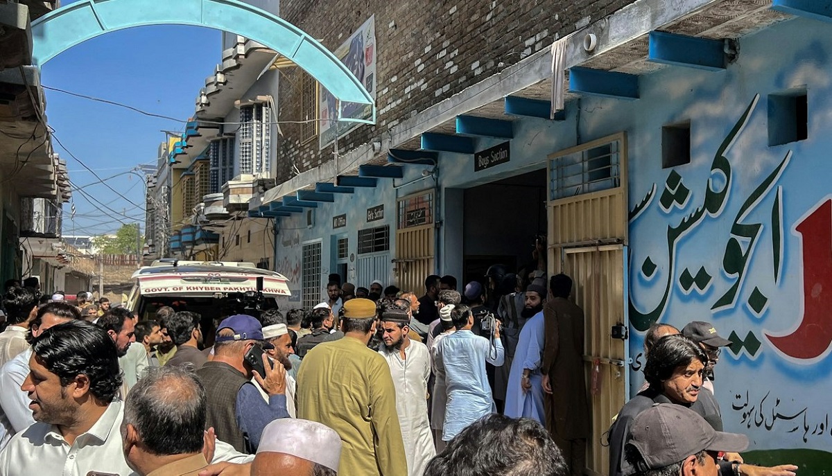 Tragedie într-o școală din Pakistan. Aproape 30 de copii au murit după ce acoperișul s-a prăbușit peste ei