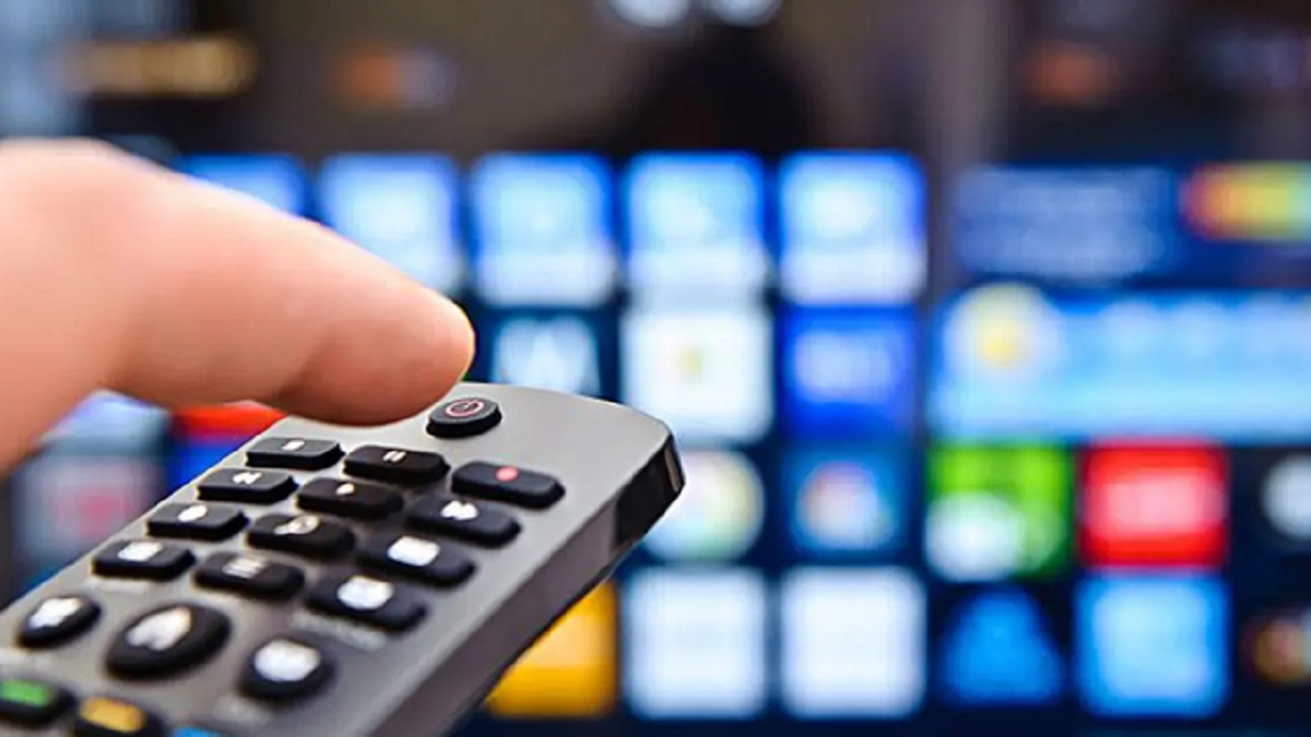 Posturile TV, obligate să difuzeze cel puțin 50% din programe în română. Proiectul, aprobat în lectura a doua