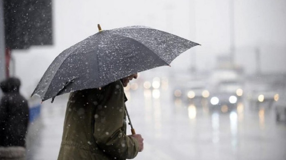 METEO // Vom avea parte de ploi și astăzi, iar temperaturile vor scădea