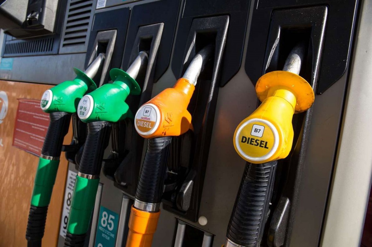 Carburanții se ieftinesc în weekend