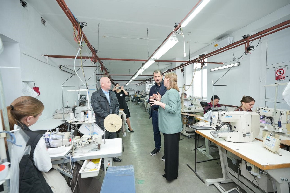 Premierul Vasile Tofan, în vizită la fabrici din Fălești și Ungheni: „Industria din Moldova poate concura în Europa prin calitate”