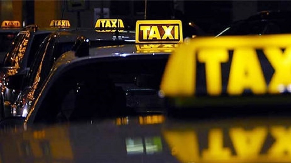 Platformele de taxi, obligate să proceseze plățile prin bănci din R. Moldova
