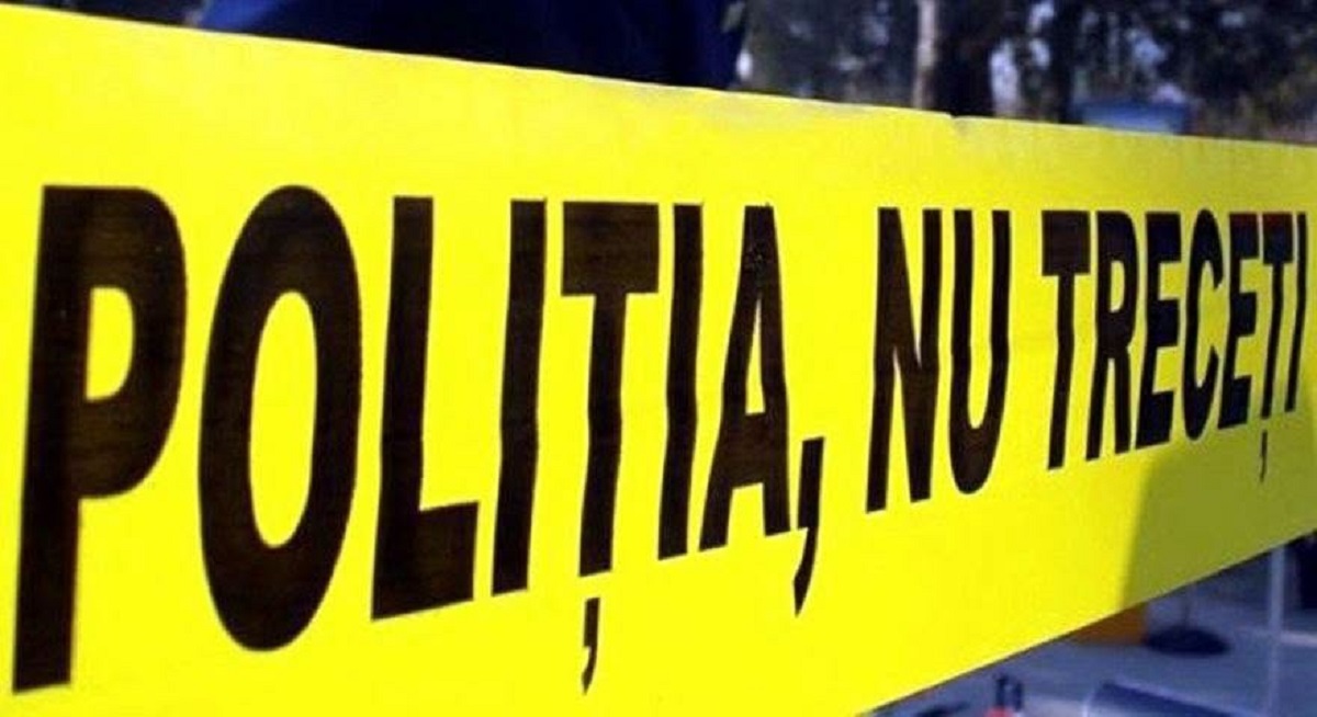Un bărbat, găsit mort în curtea propriei gospodării din Vulcănești. Ar fi fost atacat de câinele său