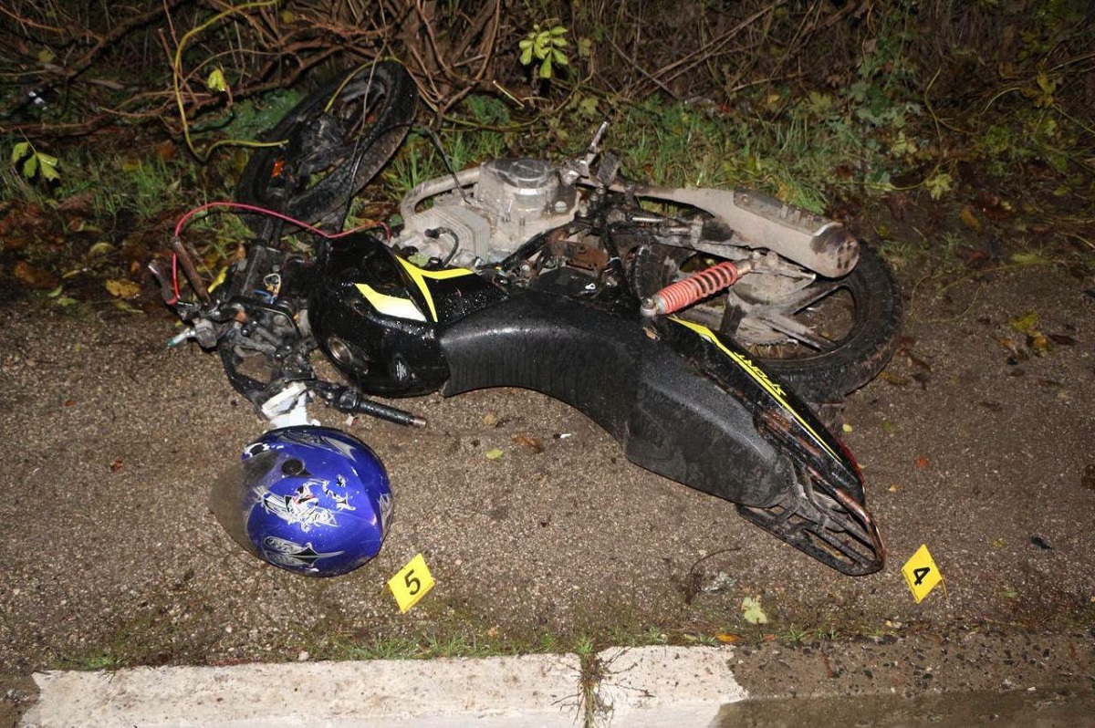 A urcat la volan fără permis și a tamponat doi pietoni la Drochia. Trei persoane au ajuns la spital
