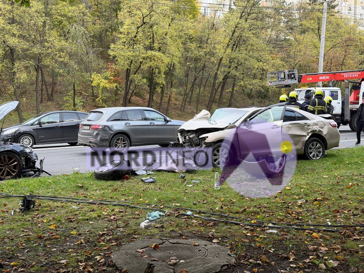 VIDEO // Accident violent în capitală. Medicii și pompierii au intervenit