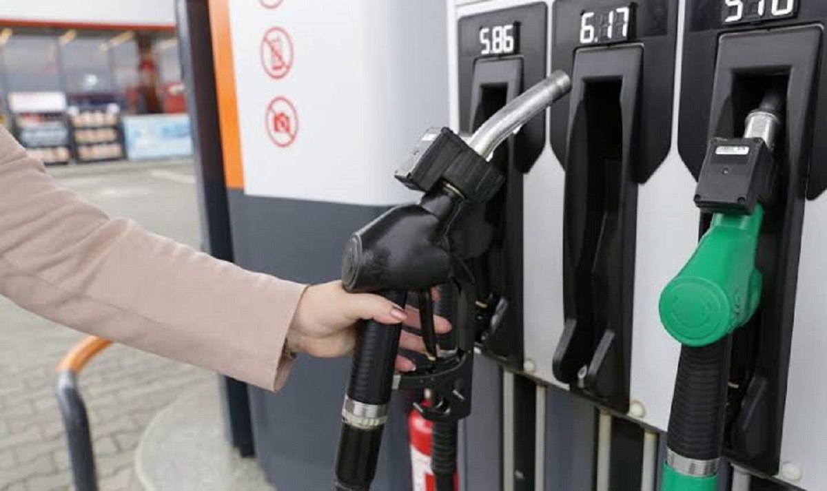 Benzina și motorina se ieftinesc. Noile prețuri stabilite de ANRE