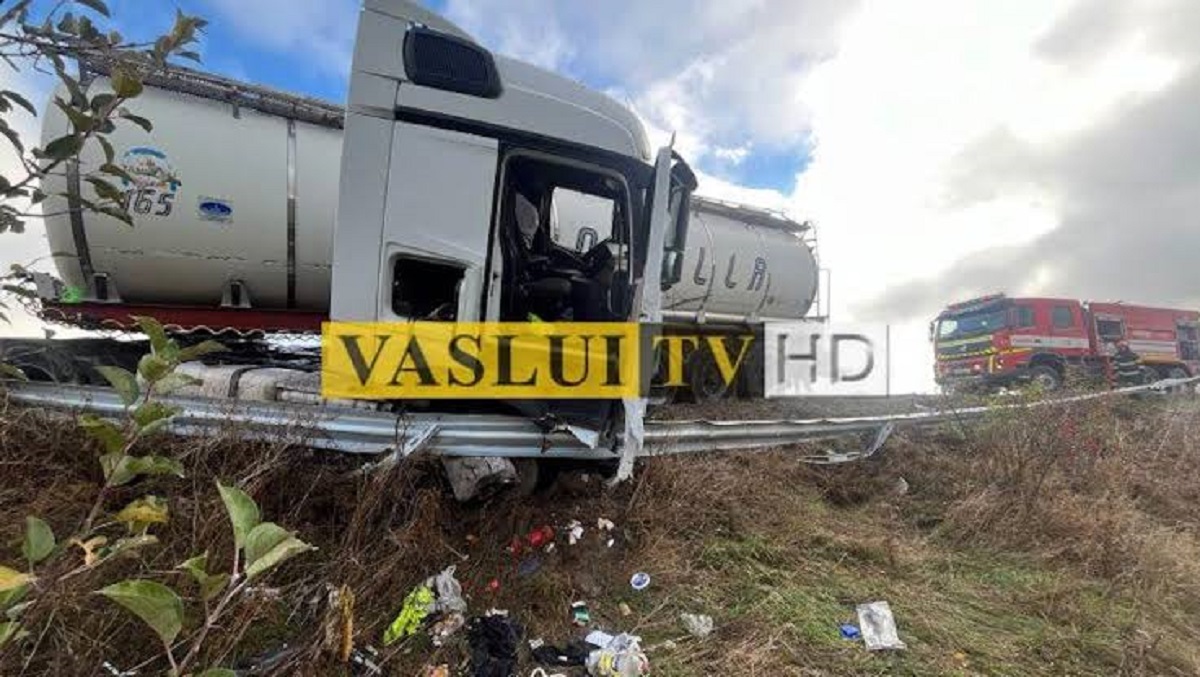 O autocisternă înmatriculată în R. Moldova, implicată într-un accident în România