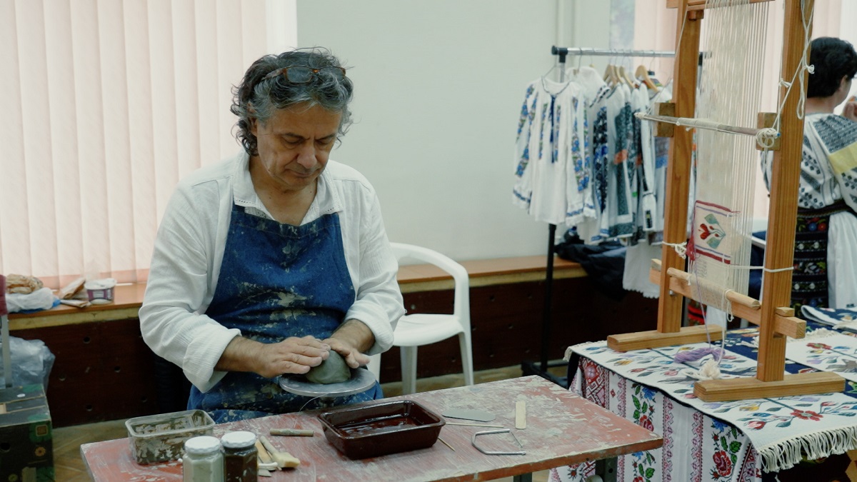 VIDEO // Tradițiile românești, aduse pe scena din Bălți prin muzică, dans și meșteșuguri