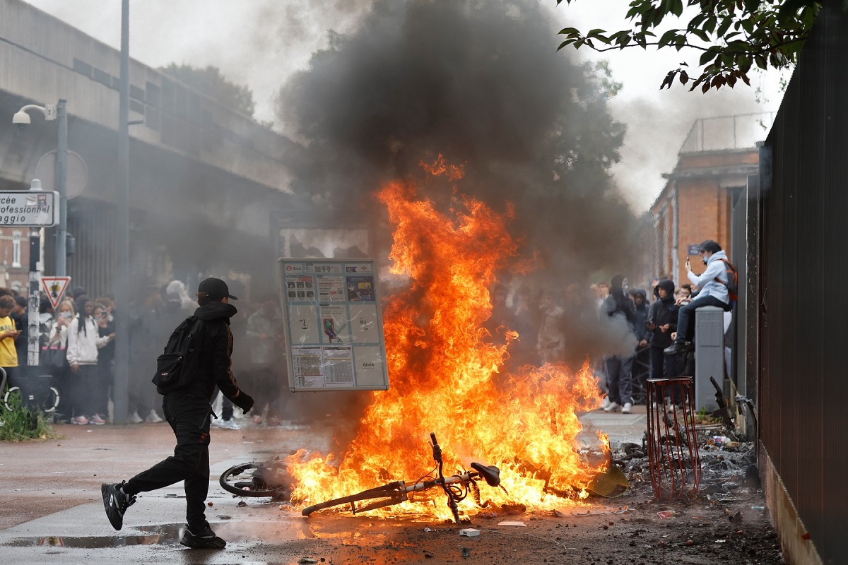 Protestele din Franța se extind la universități: aproape 2.000 de persoane, reținute