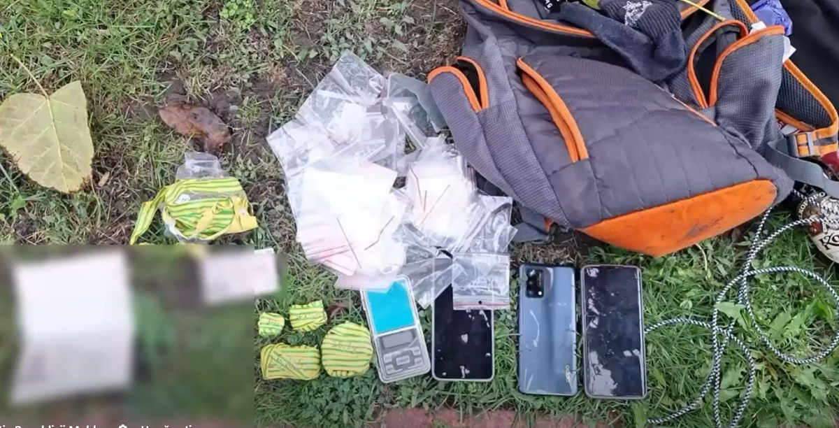 VIDEO // Tânăr de 22 de ani, prins cu 63 de pachețele de droguri