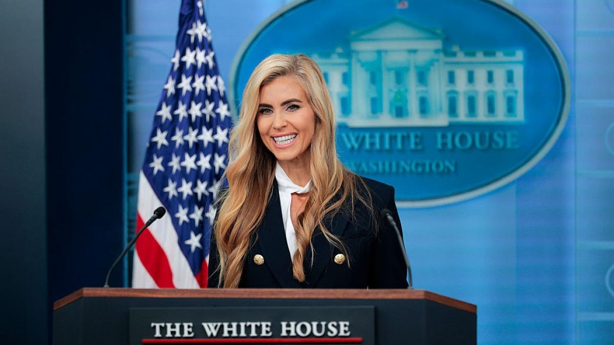 Noua purtătoare de cuvânt de la Casa Albă, concediată de Trump la doar câteva zile