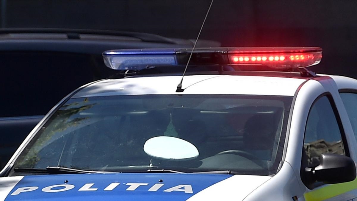 Atac cu cuțitul la o școală din România. Un elev și-a înjunghiat profesoara și un coleg care a vrut să o apere