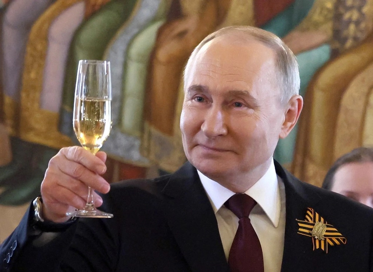 Mesajele politicienilor din R. Moldova de ziua liderului de la Kremlin. Expert: „Sunt partenerii lui Putin în această țară”