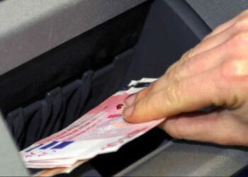 O moldoveancă a furat cardul bătrânei de care îngrijea și a sustras o sumă mare de bani. Cum a fost deconspirată