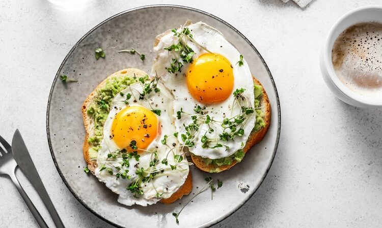 Ora exactă la care trebuie servit micul dejun pentru a trăi mai mult. Sfatul unui medic cardiolog