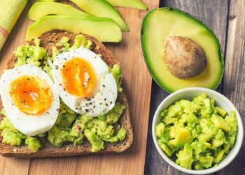 Avocado – un fruct minune pentru sănătate. Cât de bine este să-l mănânci în fiecare zi