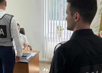 A vrut să întoarcă mita de 4000 de euro, dar a avut o zi cu ghinion. Un avocat din capitală, reținut de CNA