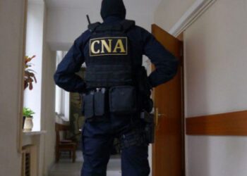 Percheziții la Orhei. Doi angajați ai spitalului raional vindeau certificate medicale