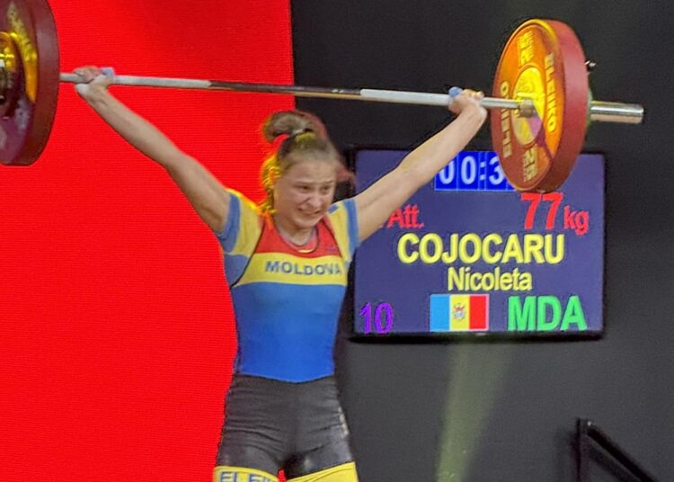 O sportivă din R. Moldova a câștigat trei medalii de aur la Campionatul Mondial de Haltere Under 17