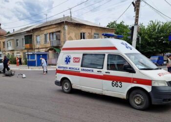 O ambulanță, lovită în plin la Soroca. Se deplasa la o chemare de urgență