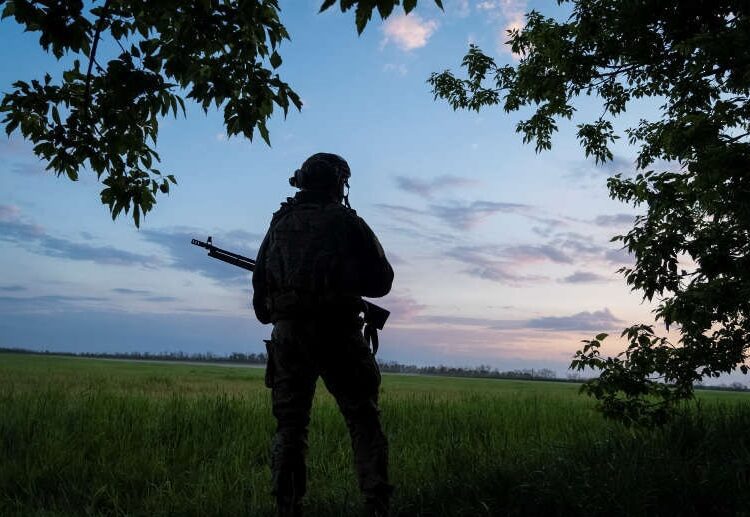 Un tribunal din Ucraina ordonă eliberarea primilor deţinuţi pentru a lupta pe front