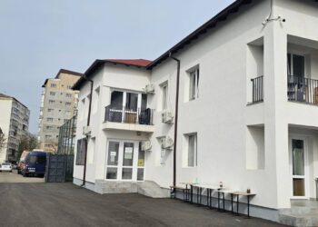 O femeie și-a dat în judecată fostul soț pentru că s-a mutat împreună cu amanta pe aceeași stradă