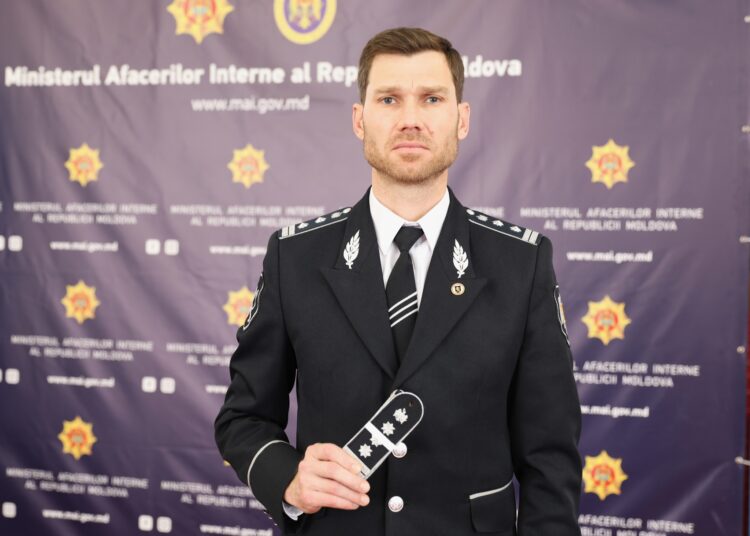 Polițistul care a refuzat mita de 20 de mii de dolari, avansat în grad