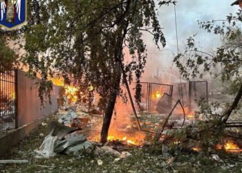 Rușii au atacat Ucraina cu drone Shahed și rachete. Trei morți și 16 răniți în Harkov, incendii în Kiev