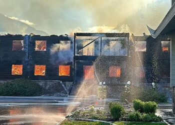 Palatul în care Vladimir Putin l-a găzduit pe Silvio Berlusconi a fost distrus de un incendiu misterios