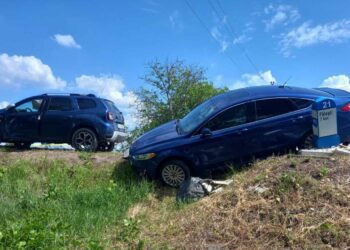 FOTO / VIDEO | Două automobile s-au ciocnit la Fălești