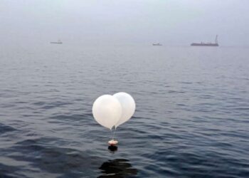 Provocare nord-coreeană: Peste 300 de baloane cu deșeuri au fost lansate către Coreea de Sud