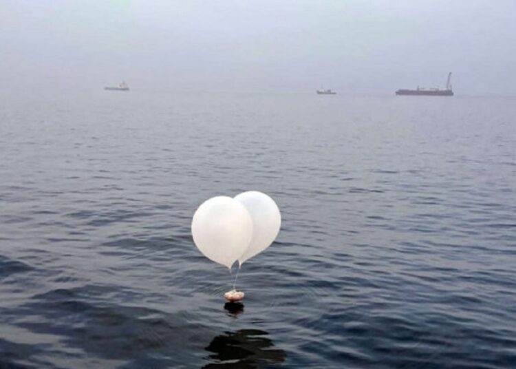 Provocare nord-coreeană: Peste 300 de baloane cu deșeuri au fost lansate către Coreea de Sud