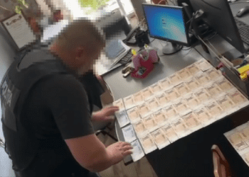 VIDEO | Doi bărbați din Bălți, reținuți pentru șantajul unei femei din Glodeni
