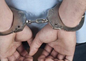 VIDEO | Doi tineri au dus de nas un bărbat din capitală. Le-a transmis peste 2,6 milioane de lei