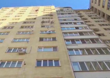Cine este bărbatul care a căzut mortal de la etajul superior al unui bloc din Bălți