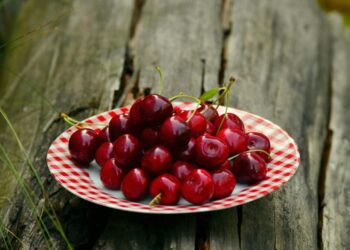 7 motive pentru care este bine să mănânci cireșe