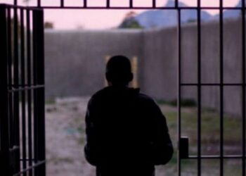 Își satisfăceau poftele sexuale în penitenciar. Cinci persoane, condamnate pentru violul unui minor